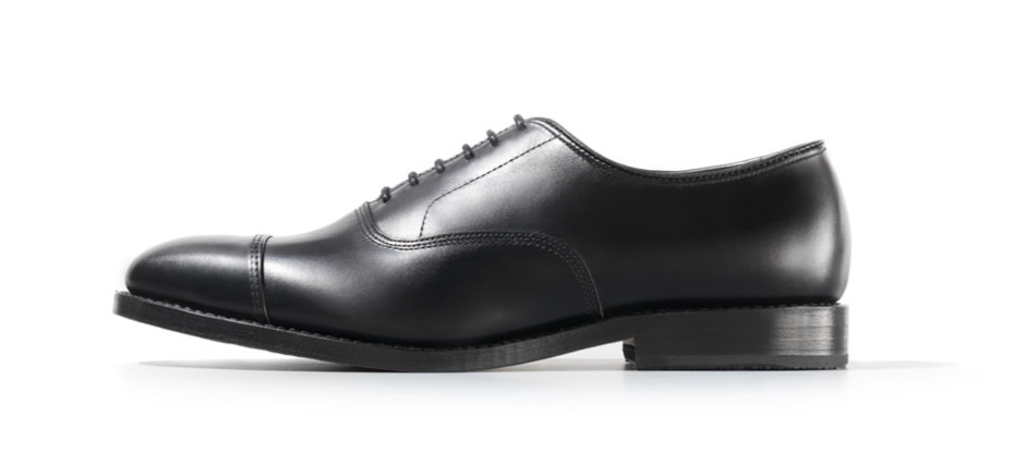 Black cap-toe oxford dress shoe for men